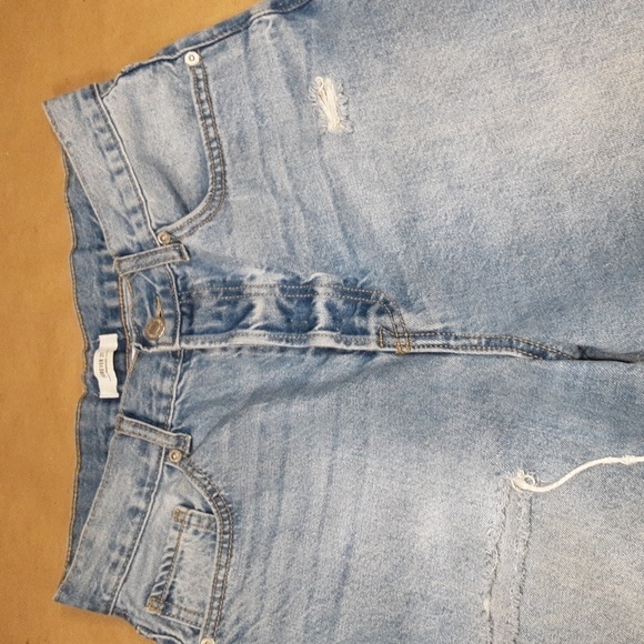 Forever 21 Size 29 Distressed / Destroyed Button Fly Jeans, Raw Hem, Gently Used - Picture 2 of 16